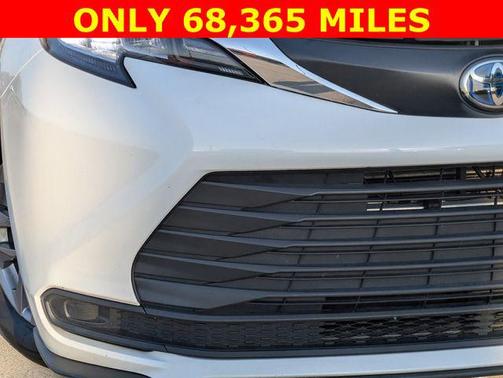 2022 Toyota Sienna LE