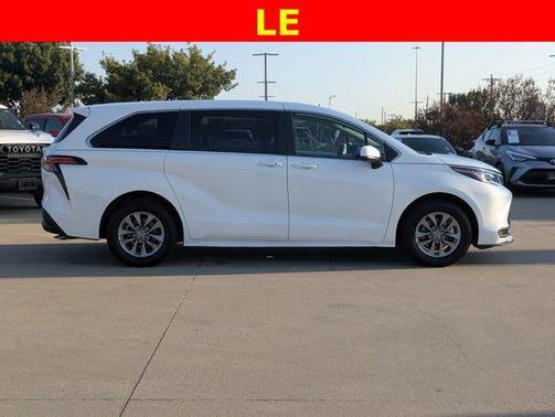 2022 Toyota Sienna LE