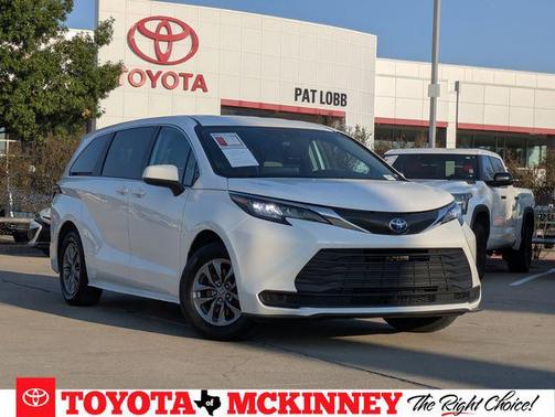 2022 Toyota Sienna LE