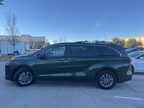 2025 Toyota Sienna XLE