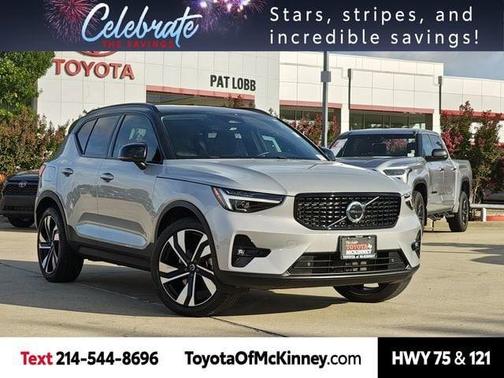 2023 Volvo XC40 B5 Ultimate Dark Theme