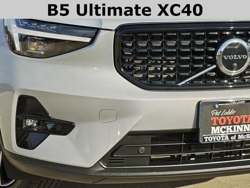 2023 Volvo XC40 B5 Ultimate Dark Theme