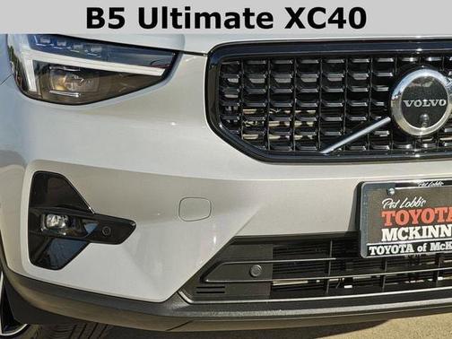 2023 Volvo XC40 B5 Ultimate Dark Theme