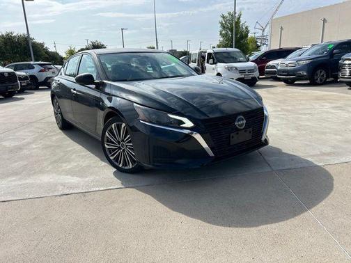 Super Black 2023 Nissan Altima 2.5 SL
