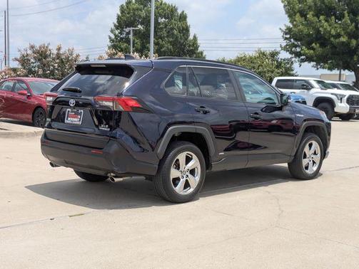 2021 Toyota RAV4 Hybrid XLE Premium