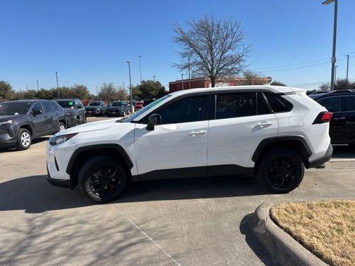 2022 Toyota RAV4 LE