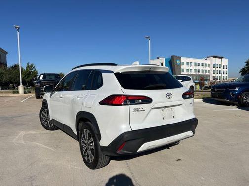 2022 Toyota Corolla Cross XLE