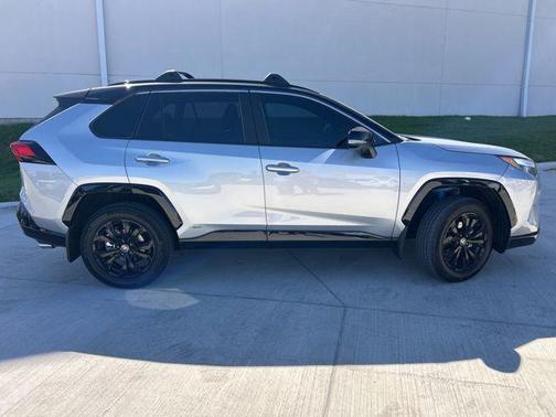 2024 Toyota RAV4 Hybrid SE