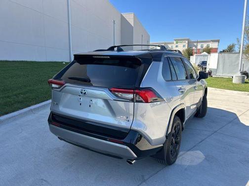 2024 Toyota RAV4 Hybrid SE