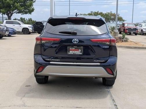 2023 Toyota Highlander Hybrid Platinum