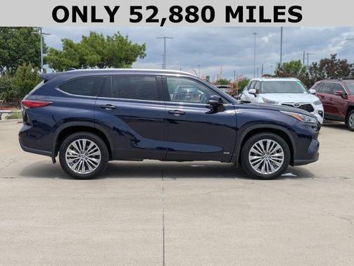 2023 Toyota Highlander Hybrid Platinum