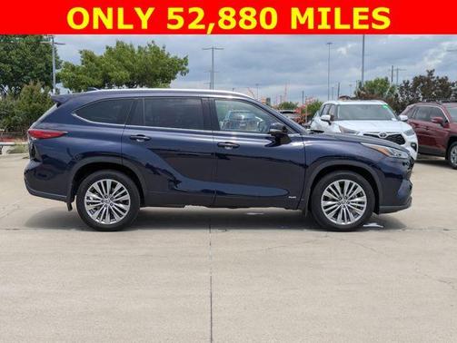 2023 Toyota Highlander Hybrid Platinum