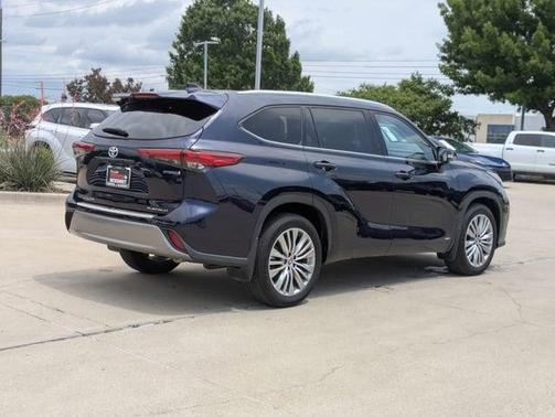 2023 Toyota Highlander Hybrid Platinum