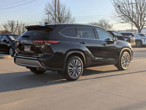 2022 Toyota Highlander Platinum