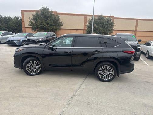2022 Toyota Highlander Platinum