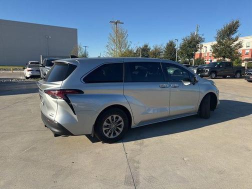 2021 Toyota Sienna XLE 7 Passenger