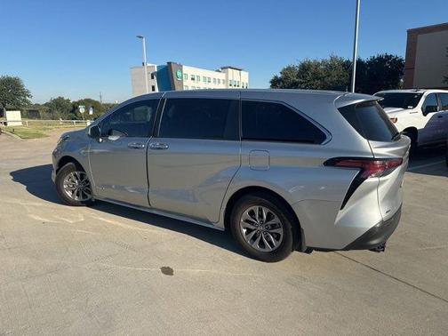 2021 Toyota Sienna XLE 7 Passenger