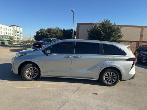 2021 Toyota Sienna XLE 7 Passenger
