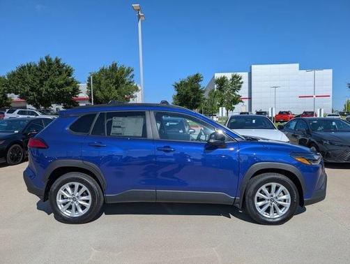 2025 Toyota Corolla Cross LE