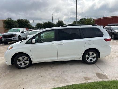 2017 Toyota Sienna LE