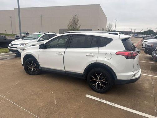 2018 Toyota RAV4 SE