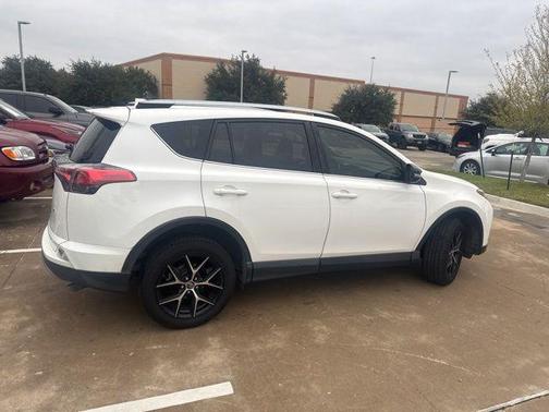 2018 Toyota RAV4 SE