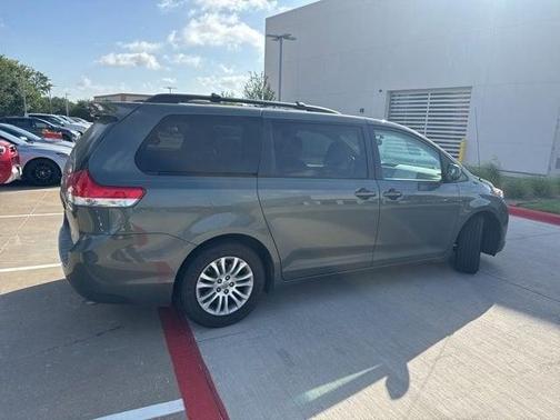 2014 Toyota Sienna XLE