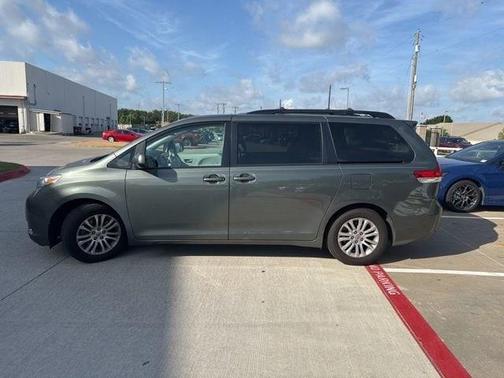 2014 Toyota Sienna XLE