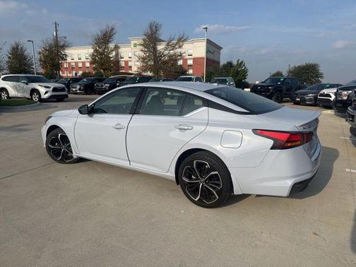 2023 Nissan Altima SR Intelligent AWD
