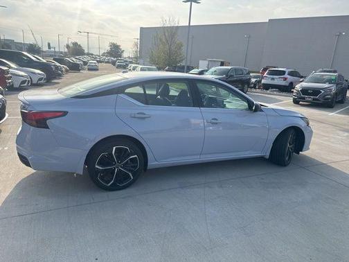 2023 Nissan Altima SR Intelligent AWD