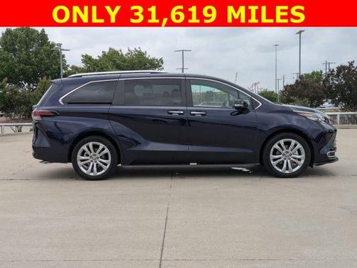 2023 Toyota Sienna Platinum 7 Passenger
