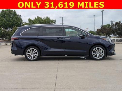 2023 Toyota Sienna Platinum 7 Passenger