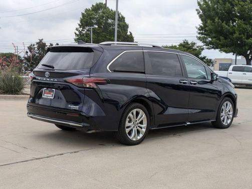 2023 Toyota Sienna Platinum 7 Passenger
