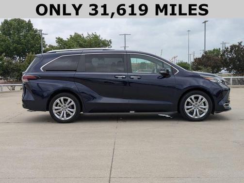 2023 Toyota Sienna Platinum 7 passenger