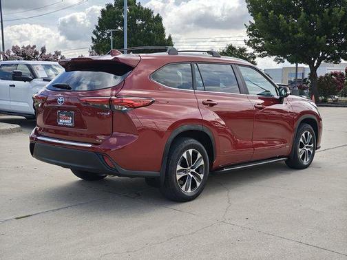 2023 Toyota Highlander Hybrid XLE