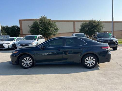 2019 Toyota Camry Hybrid LE
