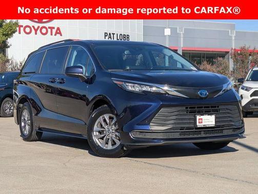 2022 Toyota Sienna LE