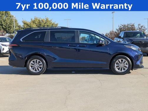 2022 Toyota Sienna LE