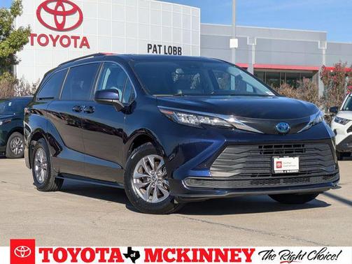 2022 Toyota Sienna LE