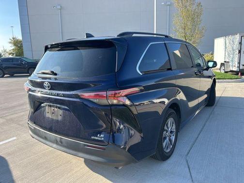 2022 Toyota Sienna LE