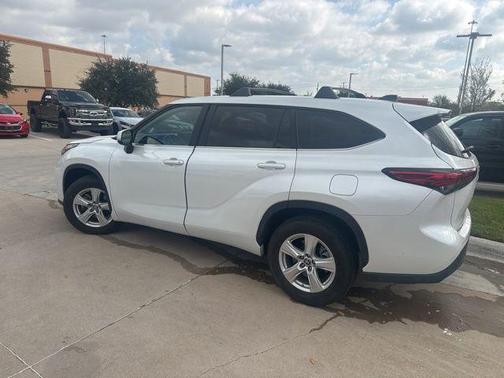 2023 Toyota Highlander LE