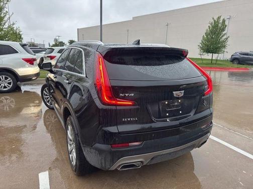2022 Cadillac XT4 Premium Luxury