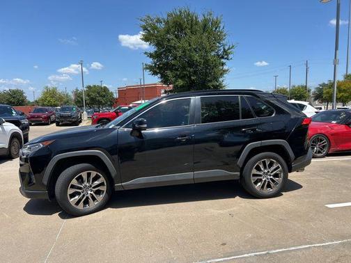 2020 Toyota RAV4 XLE Premium