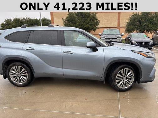 2023 Toyota Highlander Hybrid Platinum