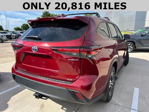 Ruby Flare Pearl 2024 Toyota Highlander Hybrid XLE