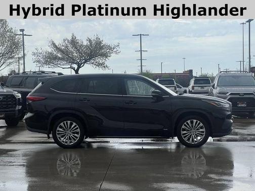 2023 Toyota Highlander Hybrid Platinum