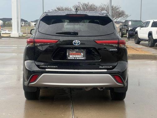 2023 Toyota Highlander Hybrid Platinum