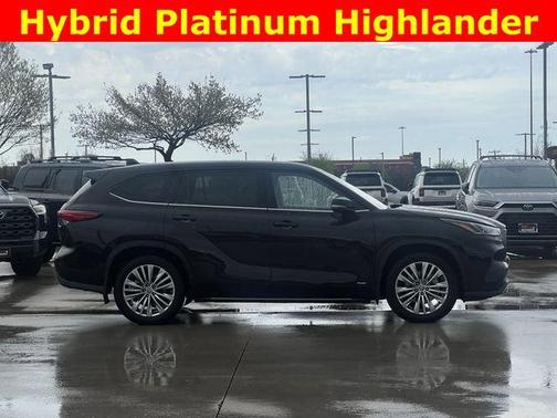 2023 Toyota Highlander Hybrid Platinum