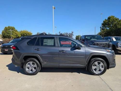 2025 Toyota RAV4 Hybrid LE