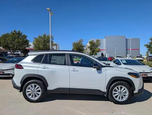 2026 Toyota Corolla Cross LE